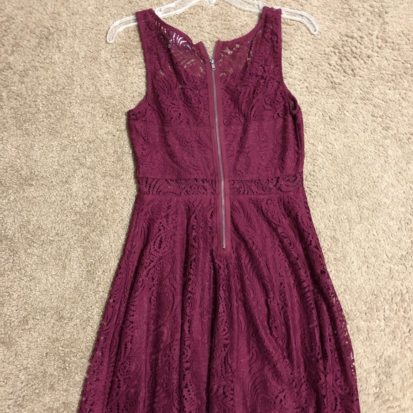 Maroon dress in medium - Picture 3 of 4